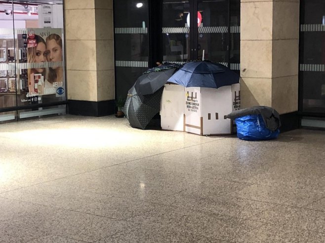 Migranti i prosjaci u metrou