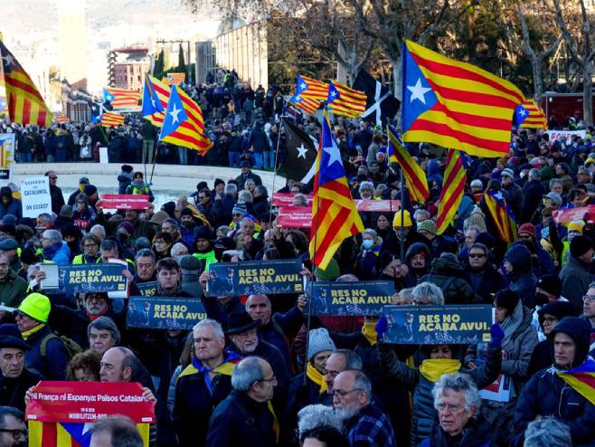 Протести у Шпанији (Фото: EPA-EFE/Alejandro Garcia, илустрација) Протести у Шпанији (Фото: EPA-EFE/Alejandro Garcia, илустрација) -