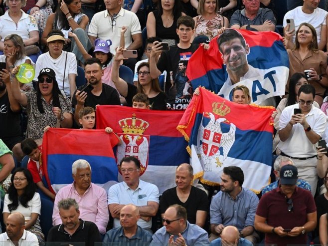 Мелбурн, навијачи Новака Ђоковића (Фото: EPA-EFE/JOEL CARRETT) Мелбурн, навијачи Новака Ђоковића (Фото: EPA-EFE/JOEL CARRETT) -