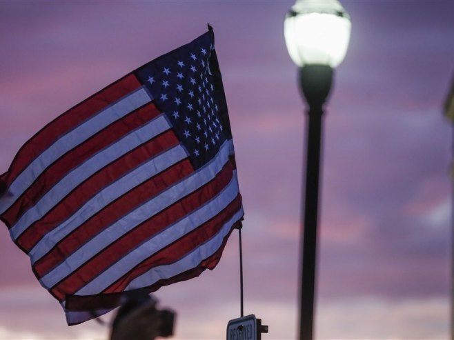 Америчка застава (Фото: EPA-EFE/TANNEN MAURY) - 