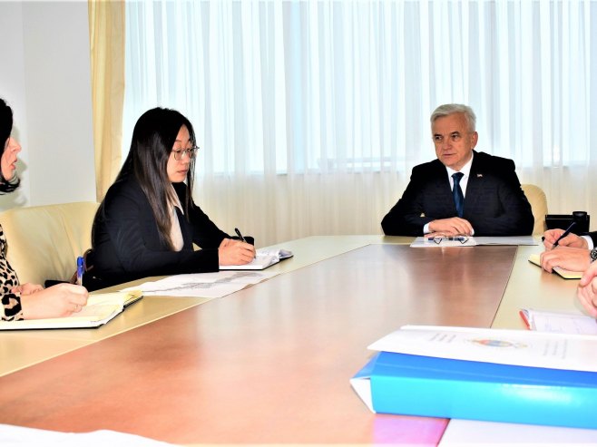 Чубриловић са делегацијом кинеске компаније (Фото: Уступљена фотографија) - 