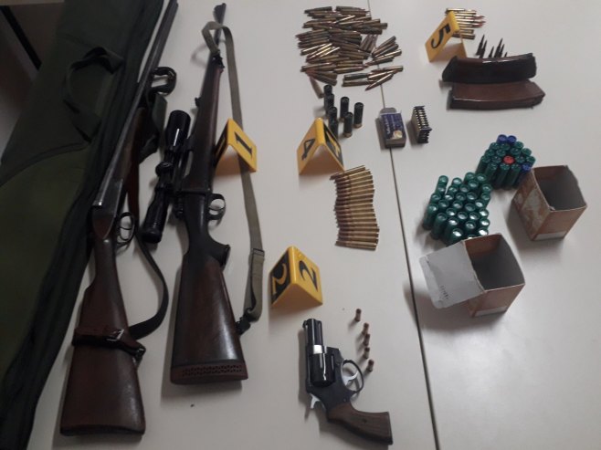 Код Бањалучанке пронађено оружје, муниција и експлозивна средства (ФОТО)