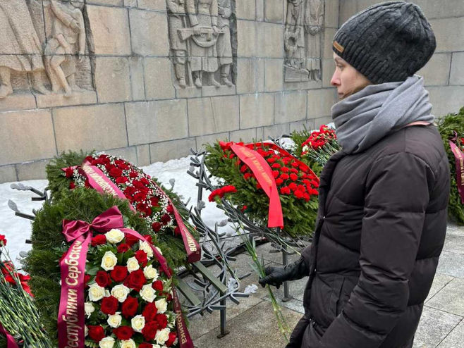 Положен вијенац поводом Дана ослобођења Лењинграда - Фото: РТРС