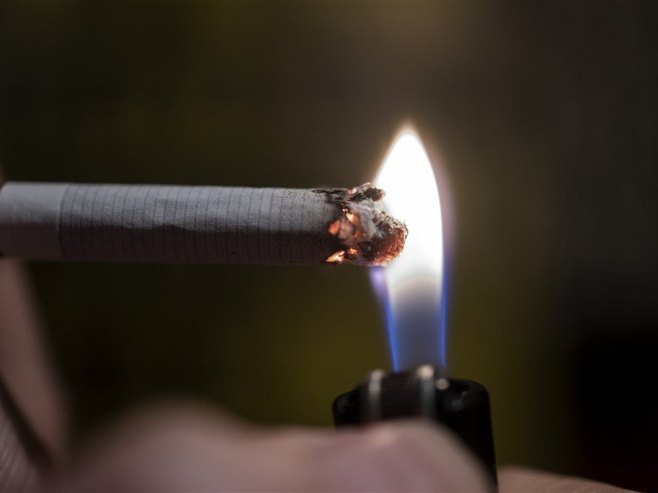 Цигарета (Фото: EPA-EFE/CHRISTIAN BRUNA) - 