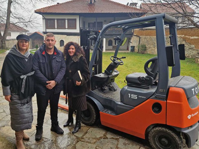 Уручена помоћ Србима на Космету (Фото: Канцеларија за КиМ) Уручена помоћ Србима на Космету (Фото: Канцеларија за КиМ) -