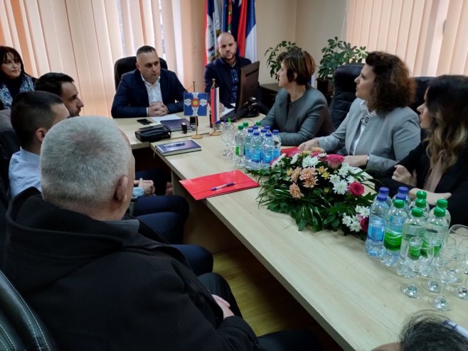 Жељка Стојичић са руководством општине Братунац Жељка Стојичић са руководством општине Братунац - Фото: РТРС