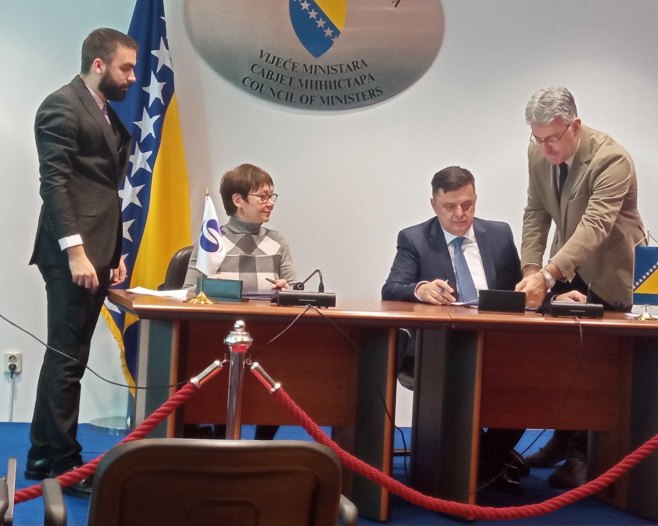 Сарајево - Тегелтија - ЕБРД - потписивање уговора Сарајево - Тегелтија - ЕБРД - потписивање уговора - Фото: СРНА