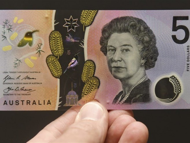 Аустралијска новчаница од пет долара (Фото: EPA/PAUL MILLER) - 