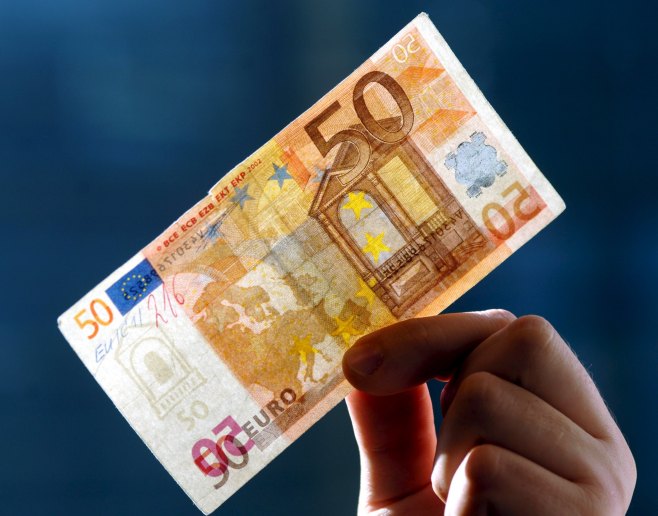 50 евра (Фото:  EPA/Franz-Peter Tschauner) - 