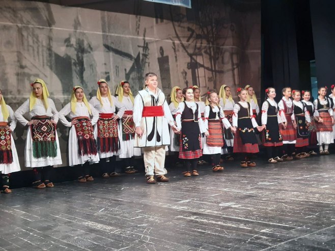 Годишњи концерт КУД-а "Петар Први Карађорђевић Мркоњић" Годишњи концерт КУД-а "Петар Први Карађорђевић Мркоњић" - Фото: СРНА