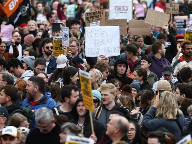 Протести у Британији (Фото: EPA-EFE/ADAM VAUGHAN/илустрација) Протести у Британији (Фото: EPA-EFE/ADAM VAUGHAN/илустрација) -