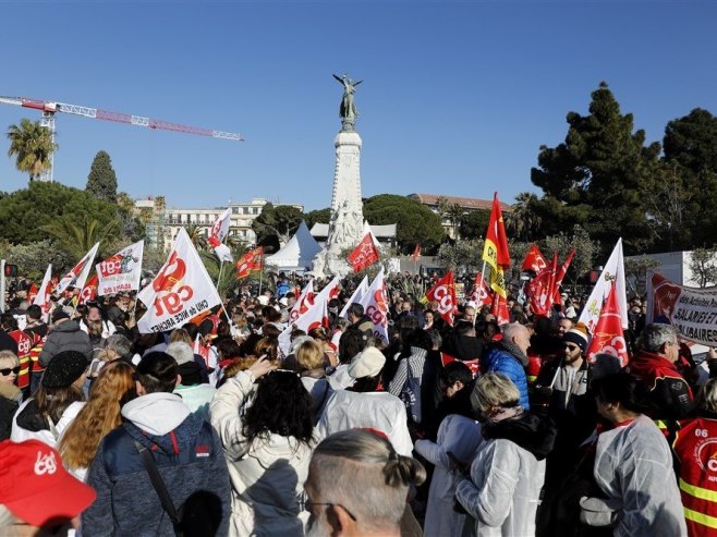 Протести у Француској (Фото: EPA-EFE/SEBASTIEN NOGIER) Протести у Француској (Фото: EPA-EFE/SEBASTIEN NOGIER) -
