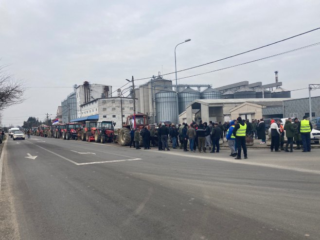 Протест пољопривредника у Дубици - Фото: РТРС