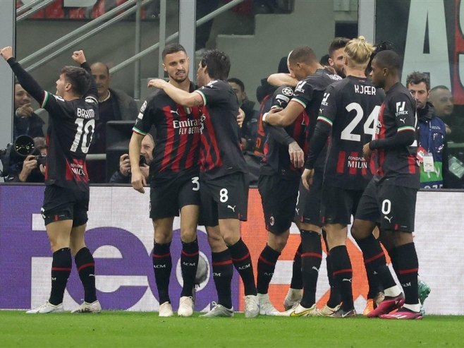 Fudbaleri Milana (foto: EPA-EFE/Roberto Bregani) 