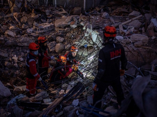 Акција спасавања у Турској (Фото: EPA-EFE/MARTIN DIVISEK/илустрација) - 