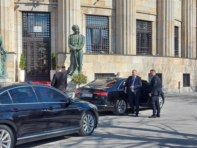 Višković došao na sastanak koalicije (Foto: RTRS)