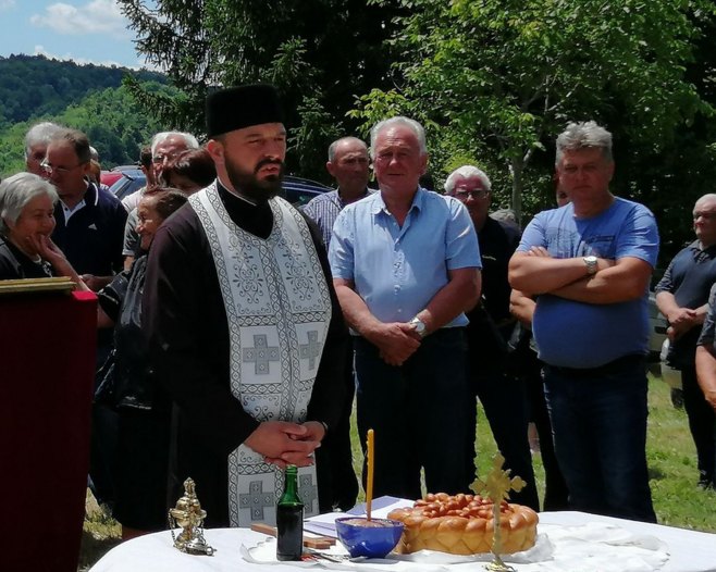 Парох петрињски протојереј Саша Умићевић - Фото: СРНА