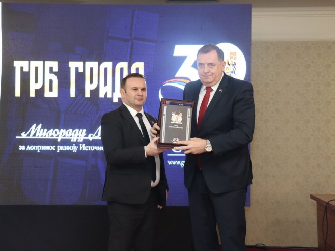 Источно Сарајево-признање предсједнику Српске Источно Сарајево-признање предсједнику Српске - Фото: predsjednikrs.net