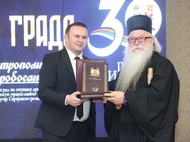 Ћосић и митрополит Хризостом Ћосић и митрополит Хризостом - Фото: predsjednikrs.net