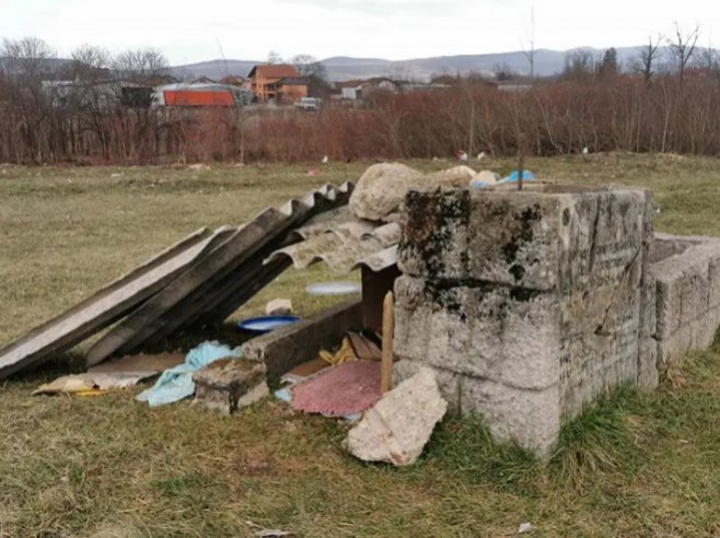 Оскрнављен споменик у Гаравицама (Фото: Facebook/jadovno) - 