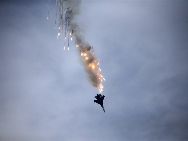 Су - 27 (Фото: EPA/MAXIM SHIPENKOV) - 