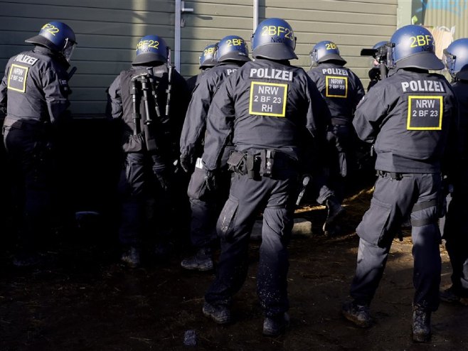 Њемачка полиција (Фото: EPA-EFE/RONALD WITTEK, илустација) - 