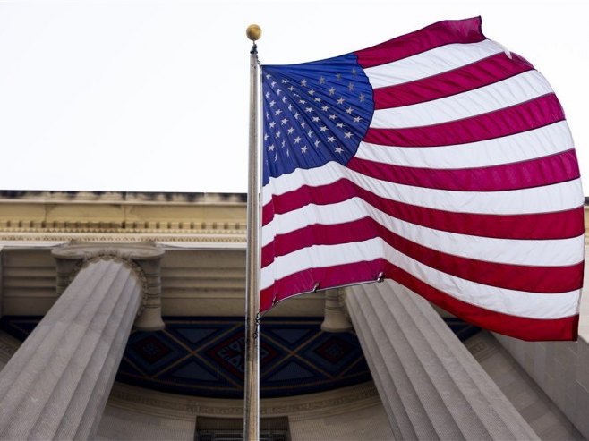 Америчка застава (Фото: EPA/MICHAEL REYNOLDS) - 