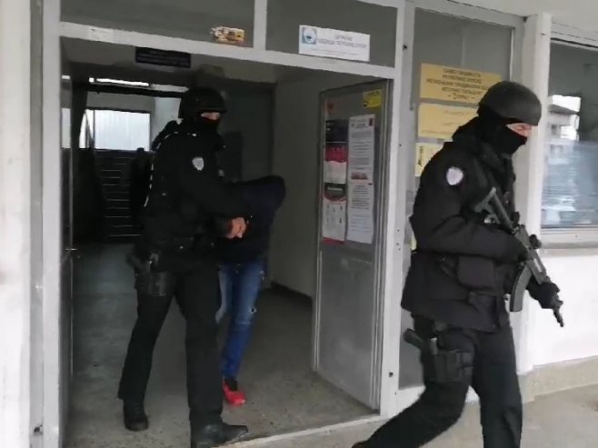 Спровођење ухапшених у акцији "Маркет" Тужилаштву БиХ Спровођење ухапшених у акцији "Маркет" Тужилаштву БиХ - Фото: РТРС