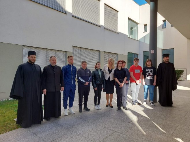Цвијановић посјетила Српску православну општу гимназију Цвијановић посјетила Српску православну општу гимназију - Фото: РТРС