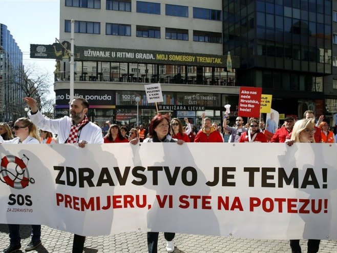 Протест здравствених радника у Загребу (Фото: EPA-EFE/ANTONIO BAT) Протест здравствених радника у Загребу (Фото: EPA-EFE/ANTONIO BAT) -