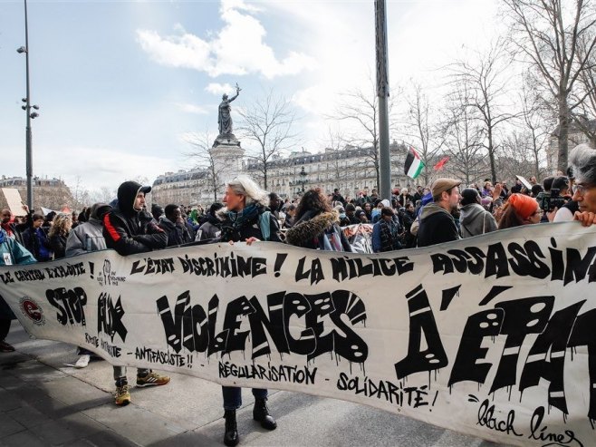 Протести у Паризу, Француска (фото: EPA-EFE / TERESA SUAREZ) Протести у Паризу, Француска (фото: EPA-EFE / TERESA SUAREZ) -