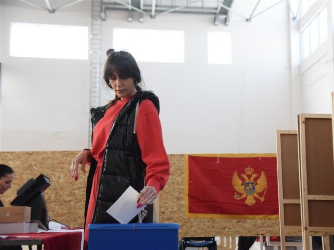 Гласање на предсједничким изборима у Срној Гори (фото: EPA-EFE / BORIS PEJOVIC) - 