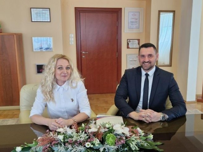Селма Чабрић преузела дужност министра од Златана Клокића Селма Чабрић преузела дужност министра од Златана Клокића - Фото: Уступљена фотографија