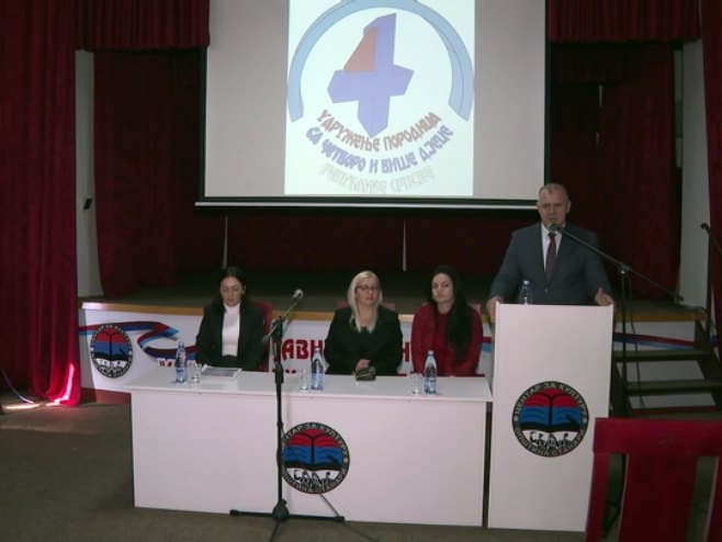 Удружење породица са четворо и више дјеце Удружење породица са четворо и више дјеце - Фото: РТРС
