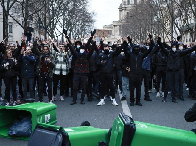 Протести у Паризу (Фото: EPA-EFE/CHRISTOPHE PETIT TESSON) - 