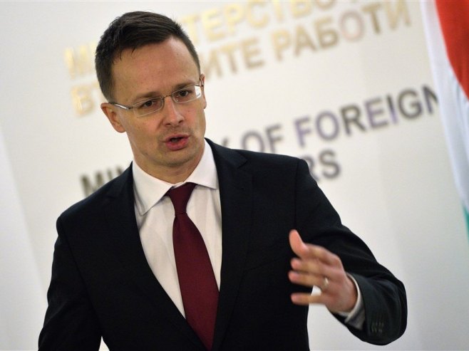 Петeр Сиjарто (Фото:EPA/VASSIL DONEV) Петeр Сиjарто (Фото:EPA/VASSIL DONEV) -