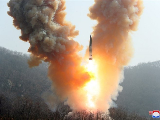 Тактичке вјежбе Сјеверне Кореје (фото: EPA-EFE / KCNA) Тактичке вјежбе Сјеверне Кореје (фото: EPA-EFE / KCNA) -