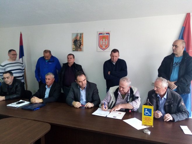 Савез РВИ и удружења проистекла из рата-потписивање иницијативе Савез РВИ и удружења проистекла из рата-потписивање иницијативе - Фото: СРНА