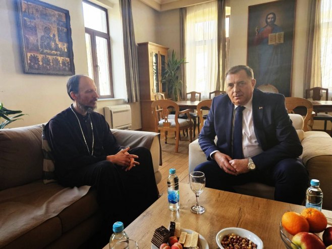 Додик са епископом Димитријем - Фото: Тwitter