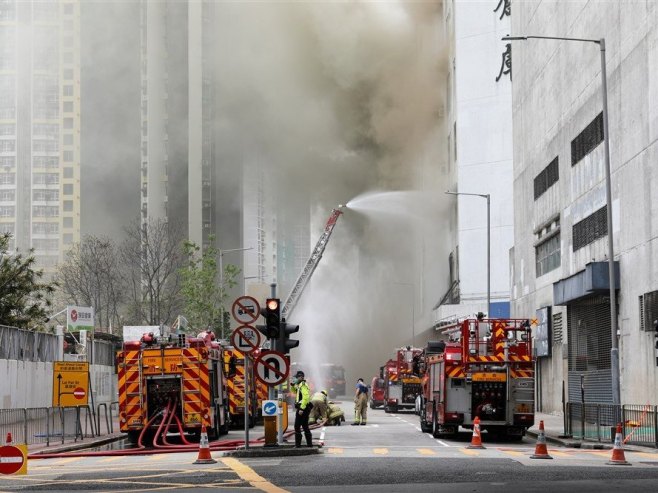 Пожар у Хонг Конгу (Фото: EPA-EFE/JEROME FAVRE) - 