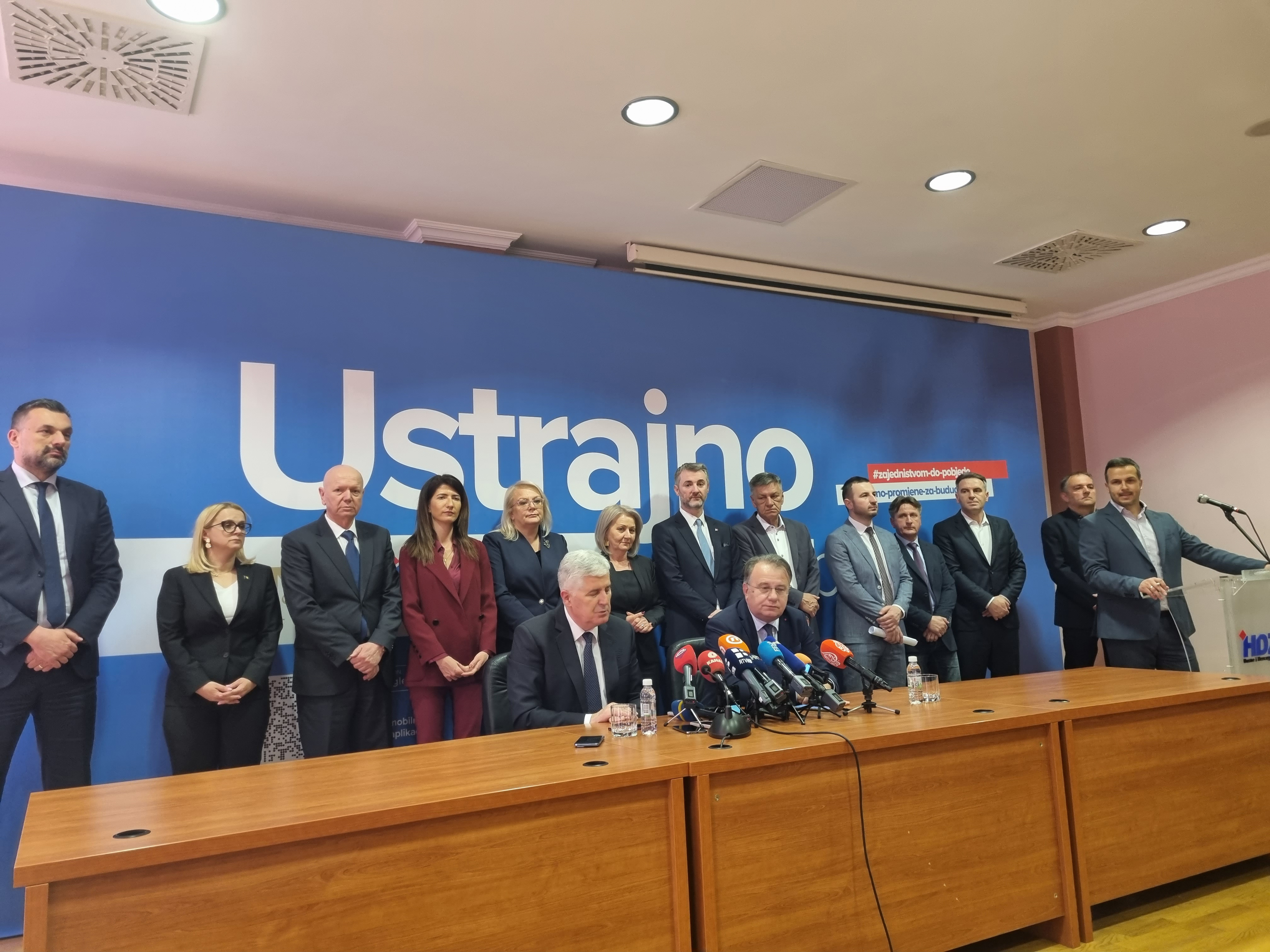 Мостар - потписан споразум - ХДЗ и блок странака које предводи СДП Мостар - потписан споразум - ХДЗ и блок странака које предводи СДП - Фото: СРНА
