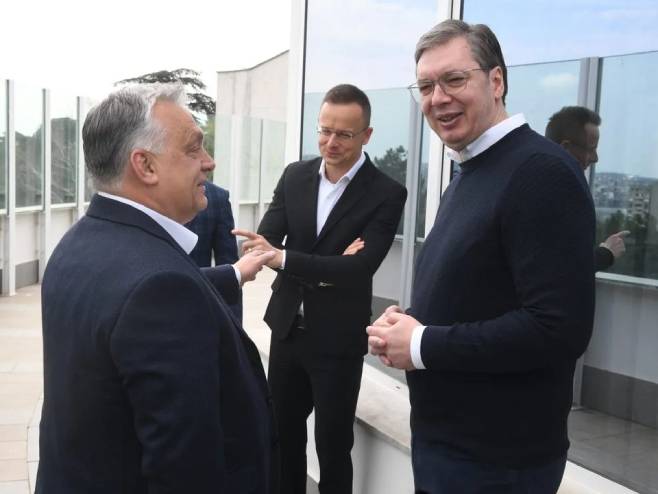 Вучић, Орбан и Сијарто (Фото: buducnostsrbijeav Instagram) - 