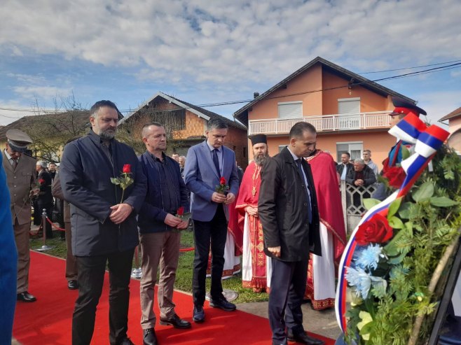 Polaganje vijenaca u Sijekovcu (Foto: RTRS)