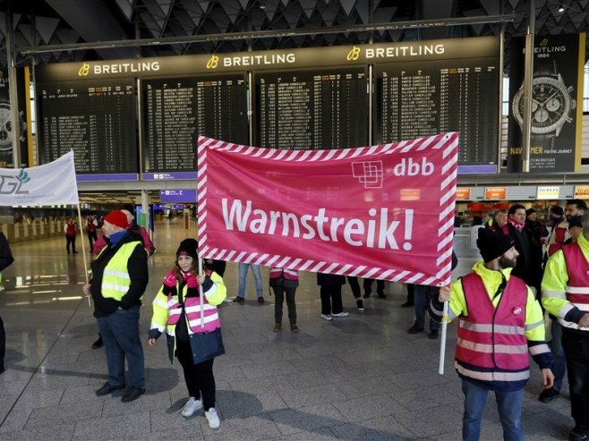 Штрајк у Њемачкој (Фото: EPA-EFE/RONALD WITTEK) - 