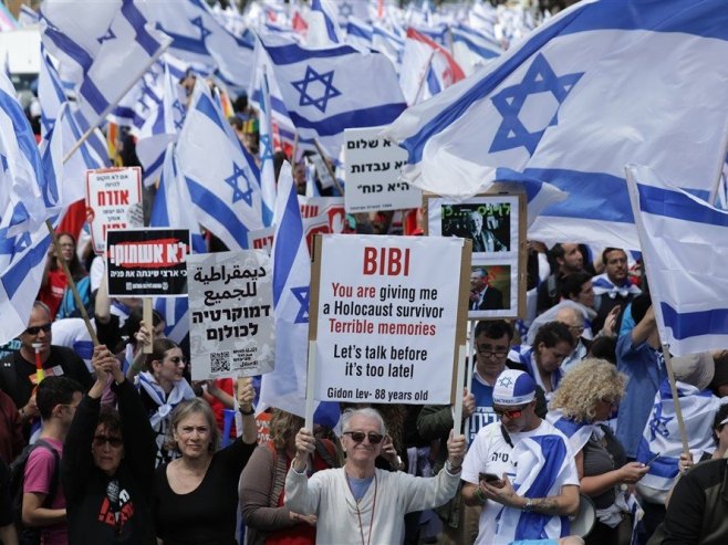 Десетине хиљада Израелаца протестује испред Кнесета против реформе (ФОТО/ВИДЕО)