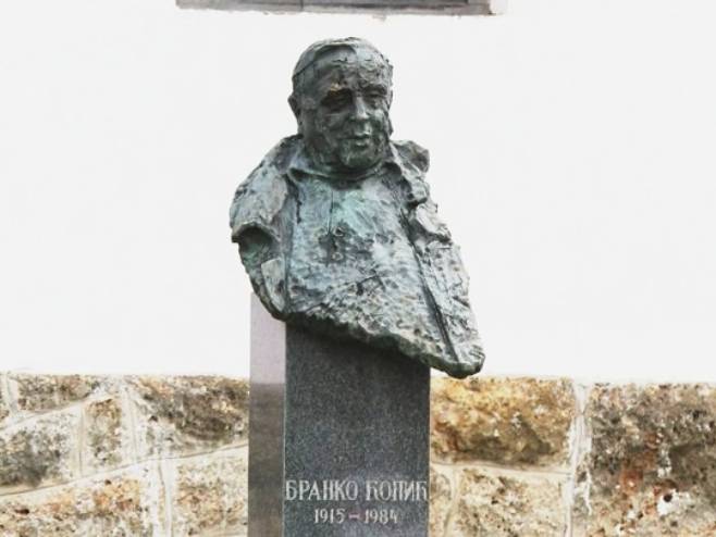 Биста Бранка Ћопића Биста Бранка Ћопића - Фото: РТРС