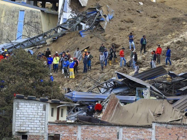 Клизиште у Еквадору (Фото: EPA-EFE/Jose Jacome) - 