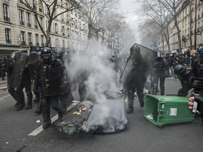 Протести у Француској ( EPA-EFE/CHRISTOPHE PETIT TESSON) - Протести у Француској ( EPA-EFE/CHRISTOPHE PETIT TESSON) -