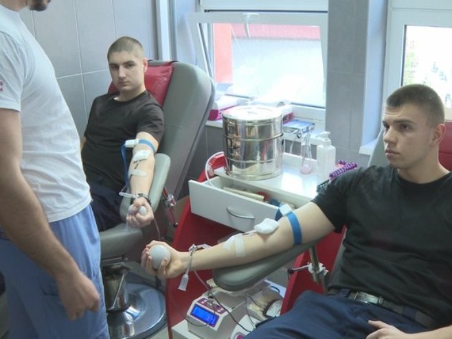 Око 1.000 припадника МУП-а Српске учествује у акцији добровољног даривања крви (ВИДЕО)