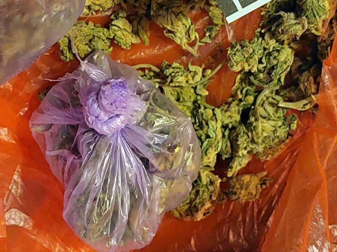 Пронађени кокаин, марихуана и пиштољ са пригушивачем - Фото: СРНА